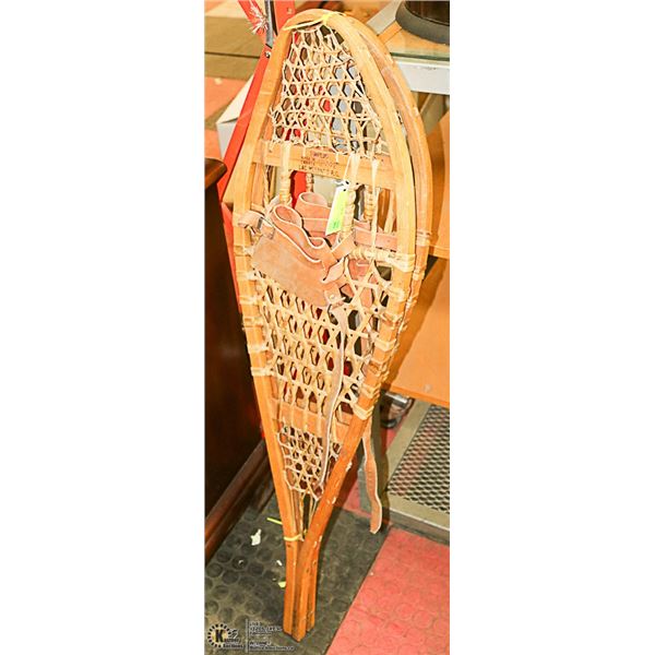 VINTAGE WOOD TORPEDO SNOW SHOES 12X42