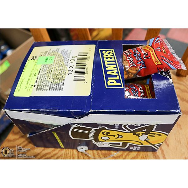 BOX WITH 12 PLANTERS PEANUTS BBQ FLAVOUR
