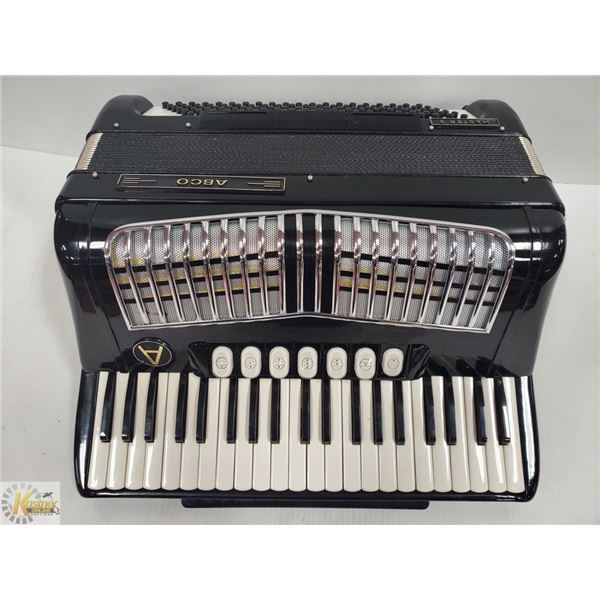 QUALITY ABCO MASTER 3 ACCORDIAN 120 BUTTON