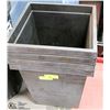 Image 1 : LOT OF FOUR 18" PLANTERS