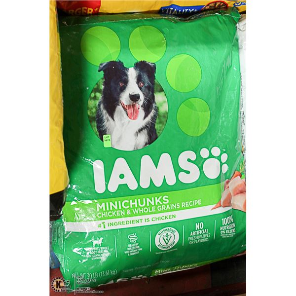 13.61KG BAG IAMS MINI CHUNKS CHICKEN AND WHOLE