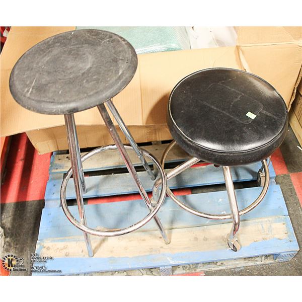 LOT OF 2 ASSORTED STOOLS