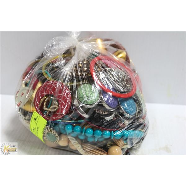 LARGE BAG OF ASSORTED JEWELLERY