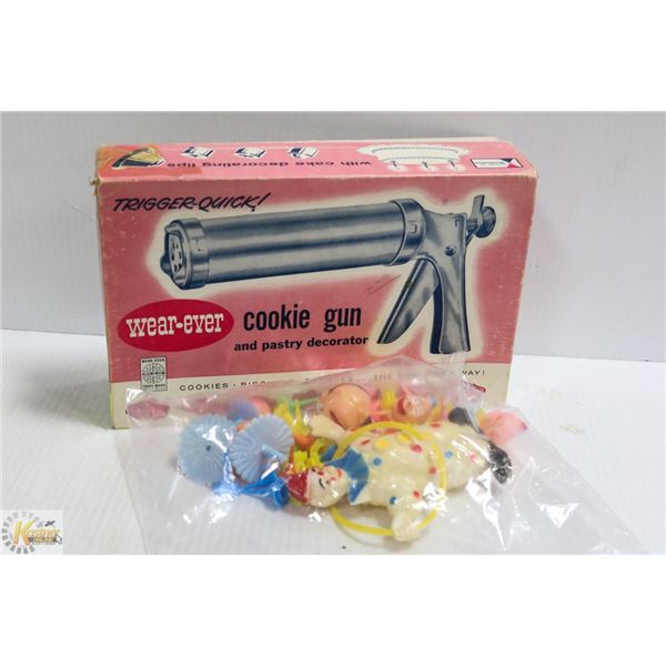 VINTAGE COOKIE GUN & CLOWN CAKE DECORATIONS