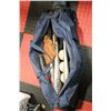 Image 1 : SPORTS BAG CONTAINING GLOVE, 4 BATS & 6 BALLS