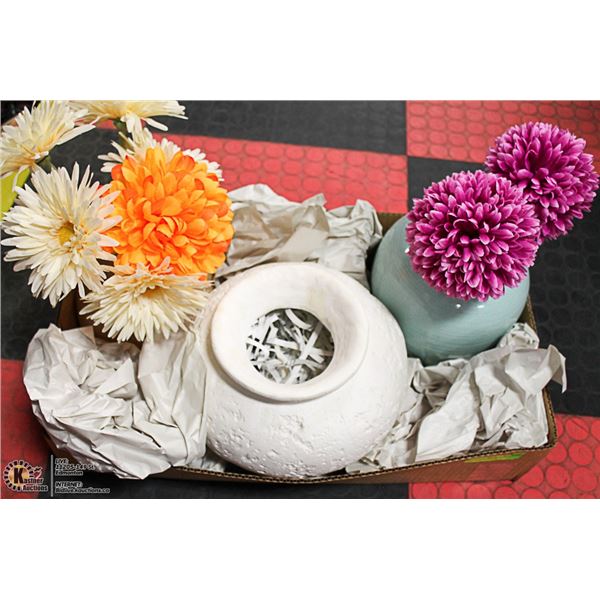 BOX WITH 3 LARGE DECORATIVE VASES WITH ARTIFICIAL