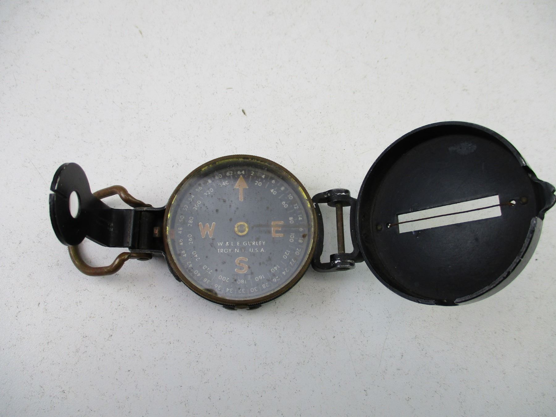 WWII US MILITARY COMPASS