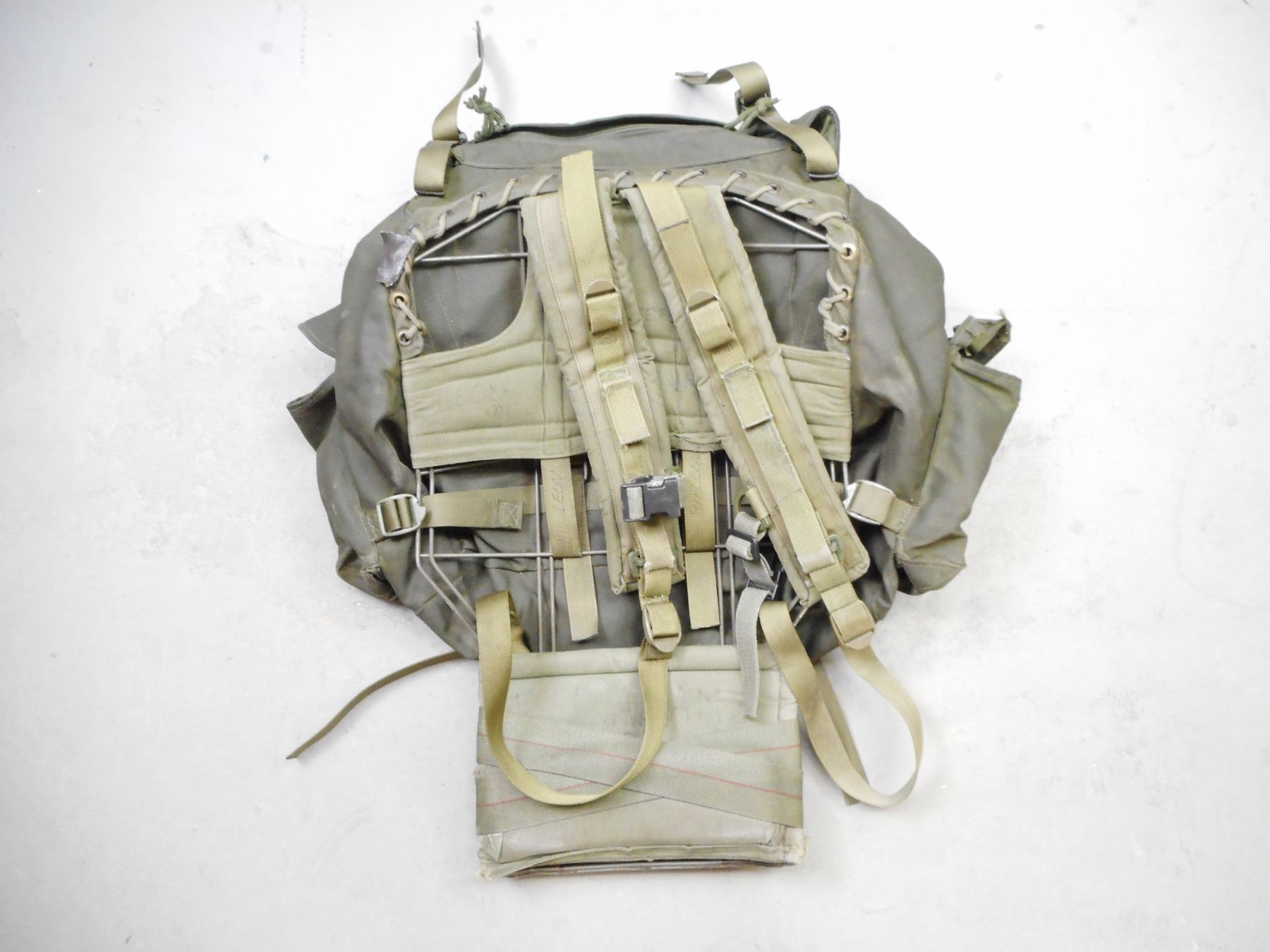 CANADIAN MILITARY 82 PATTERN RUCK SACK - Switzer's Auction & Appraisal ...