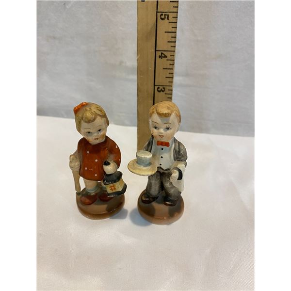 2 figurines