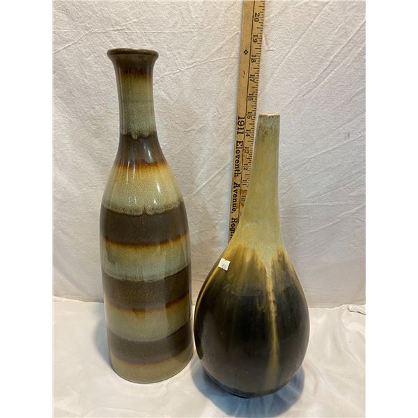 Lot of 2 vases