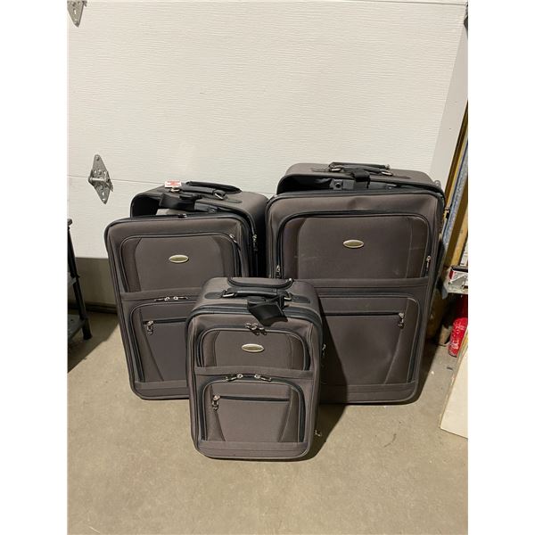 Eddie Bauer 3 Piece Suite case set