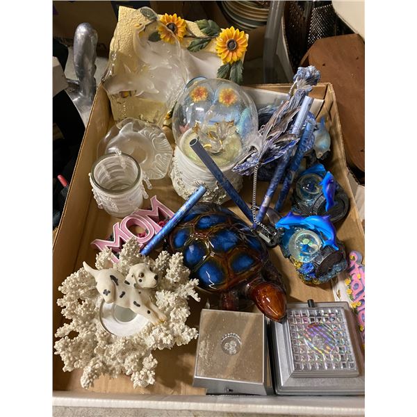 Lot of collectibles, turtle, windchime