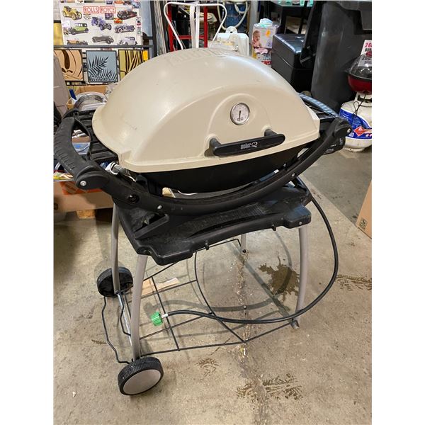 Weber BBQ on stand with tank