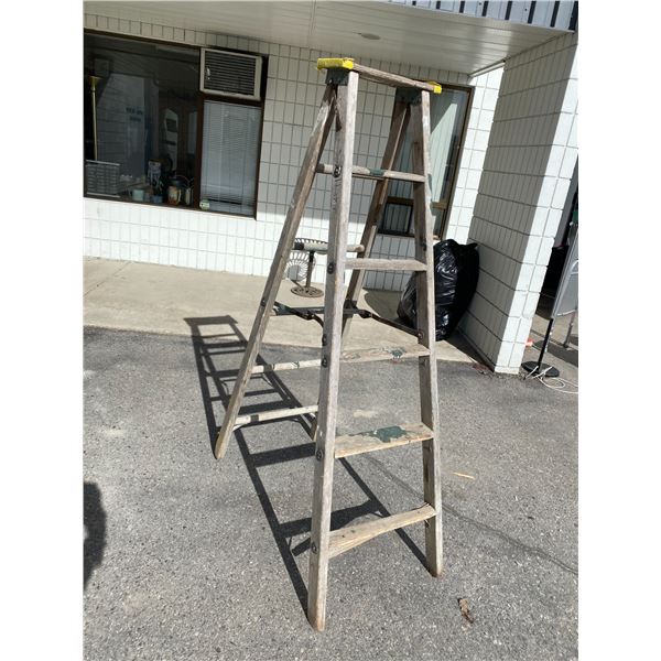 Wood ladder