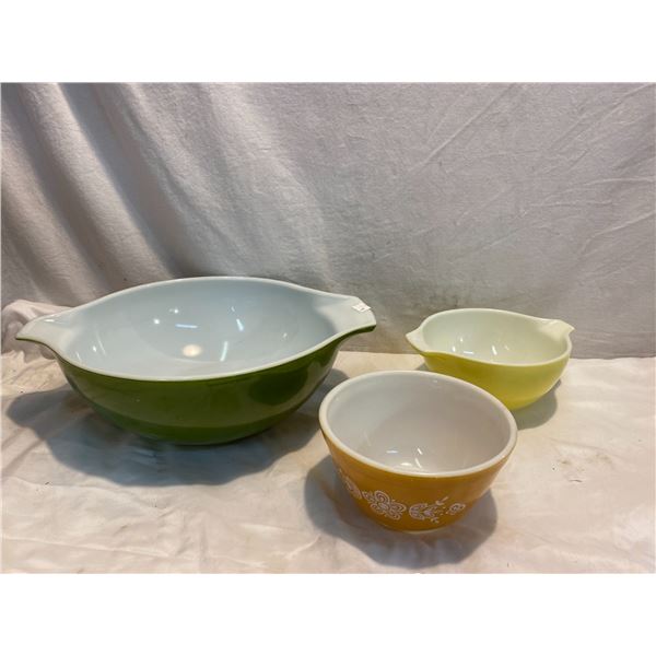 3 Pyrex Bowls