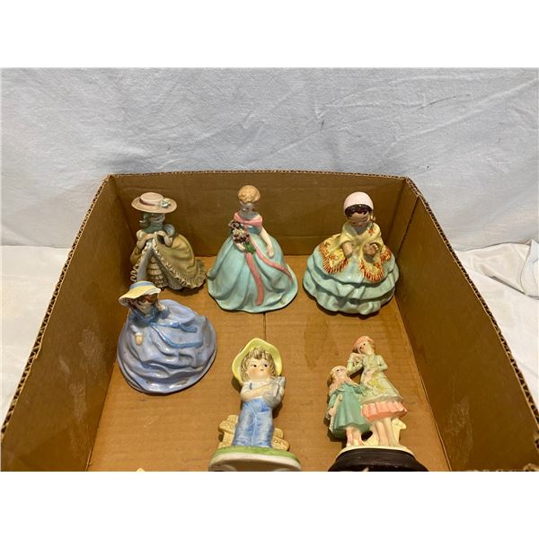 Lot of collectible dolls