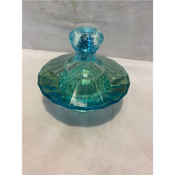 Curious Britney Spears open