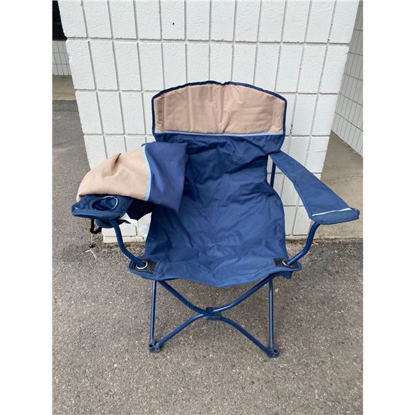 Folding camp chair