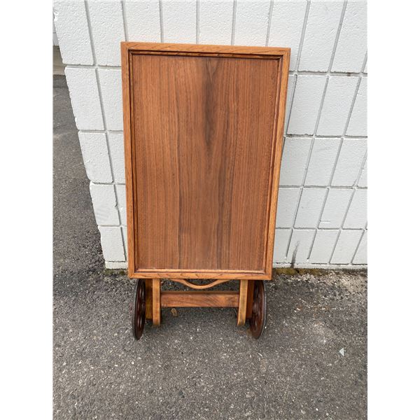 Folding tea wagon