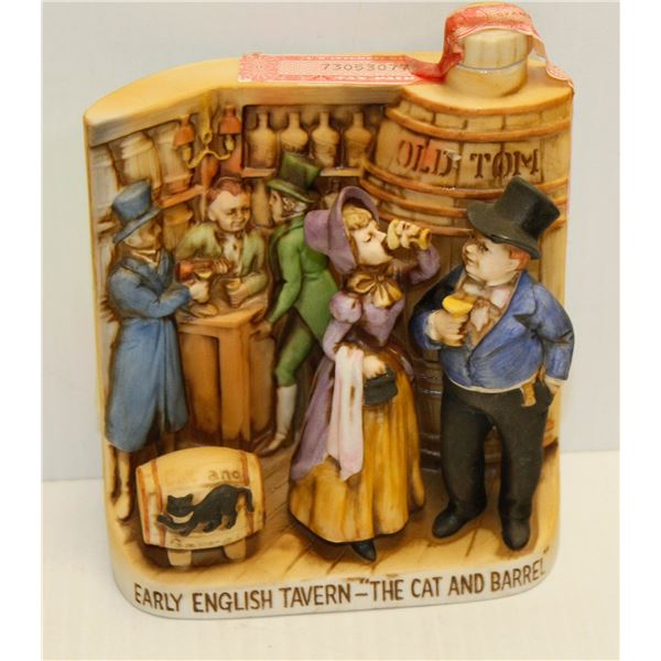 CAT TAVERN DECANTER WHISKY 1/2 PINT 80% 1975
