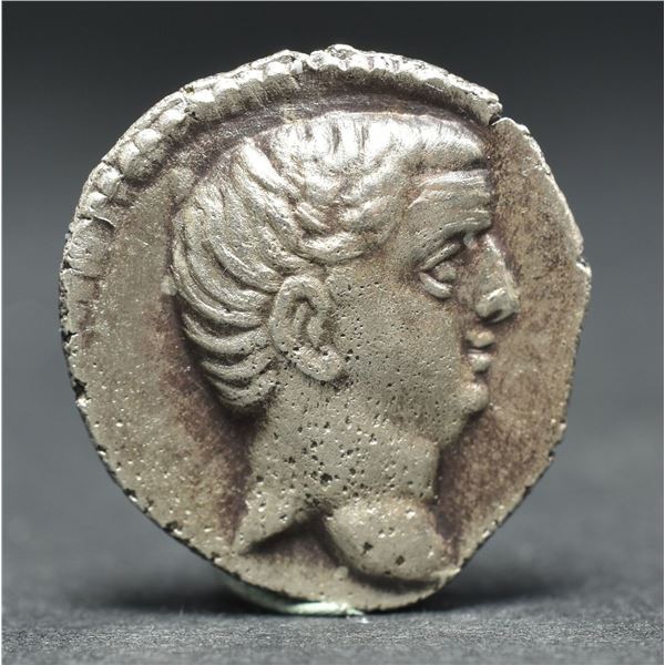 42 BC l.regulus denarious gradiatorial silver coin