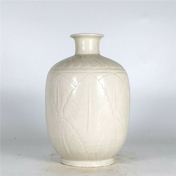 ming dynasty ding white peony vase 14h/c