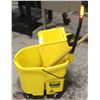 Image 1 : RUBBERMAID MOP BUCKET W/ WRINGER