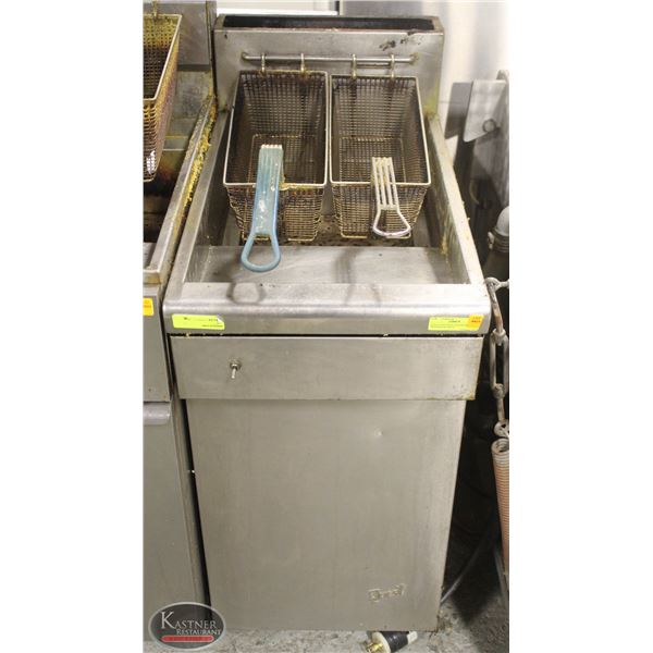 QUEST NATURAL GAS DUAL-BASKET DEEPFRYER *AS IS