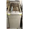 Image 1 : QUEST NATURAL GAS DUAL-BASKET DEEPFRYER *AS IS