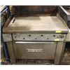 Image 1 : 3' SOUTHBEND NATURAL GAS GRIDDLE RANGE OVEN*AS IS