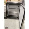 Image 2 : TRUE SINGLE DOOR UNDERCOUNTER COOLER