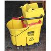 RUBBERMAID COMMERCIAL MOP BUCKET W/ WRINGER