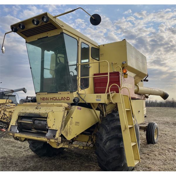 NEW HOLLAND TR85 COMBINE - GOOD WORKING CONDITION.