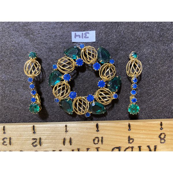 VINTAGE COSTUME JEWELRY - GREEN AND BLUE STONE BROOCH AND EARRING SET