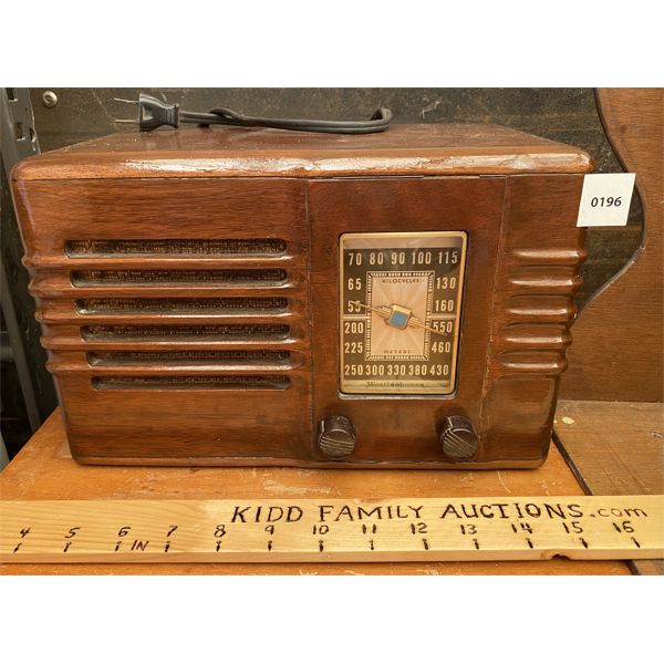 WESTINGHOUSE TABLETOP RADIO