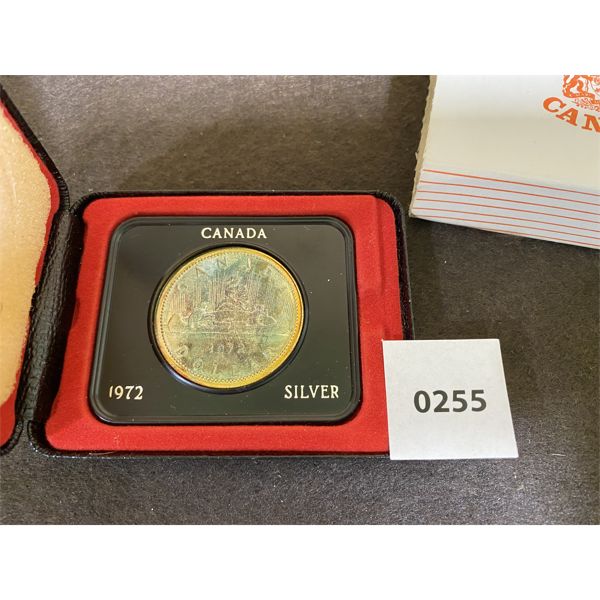 1972 CANADIAN SILVER DOLLAR IN PRESENTATION CASE