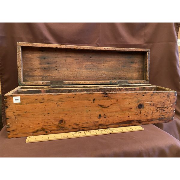 ANTIQUE PINE CARPENTERS BOX