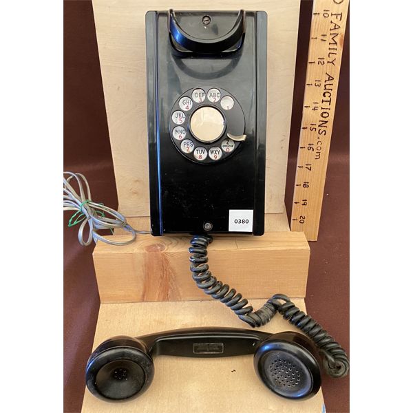 ANTIQUE BAKELITE NE WALL MOUNT ROTARY PHONE - MODEL 354 - 1950 TO 1954