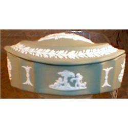 WEDGWOOD Jasperware GREEN Box - GREAT Shape #1608634