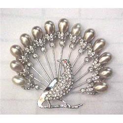 Unsigned Rhinestone peacock pin #1609700