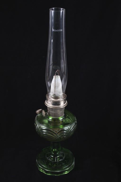 1930's NUType Model B Aladdin Table Oil Lamp