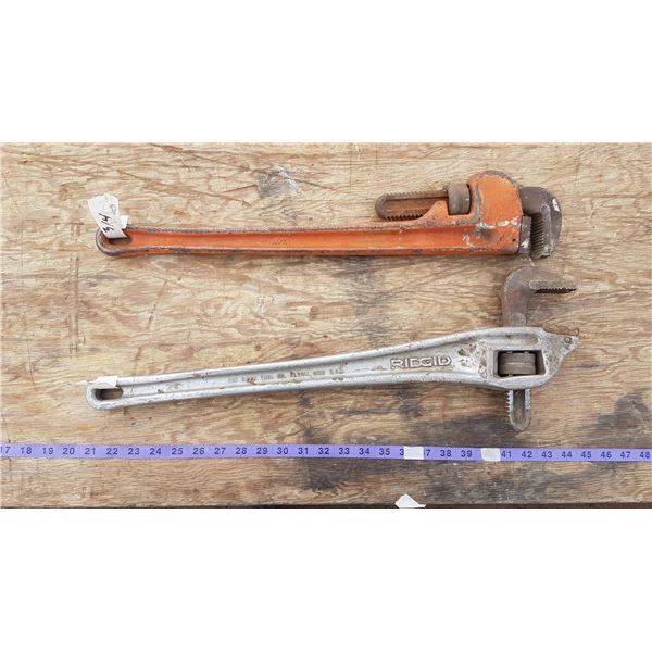 2 Pipe Wrenches