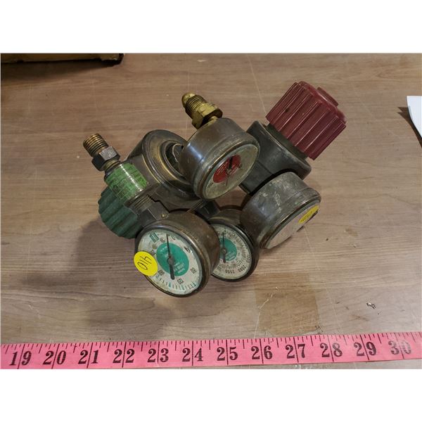 2 liquid air guages (glass lenses)