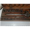 Image 2 : tap & die set in wooden case