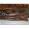 Image 3 : tap & die set in wooden case
