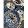Image 2 : Lot 5 Rim 2 With Tires 15"