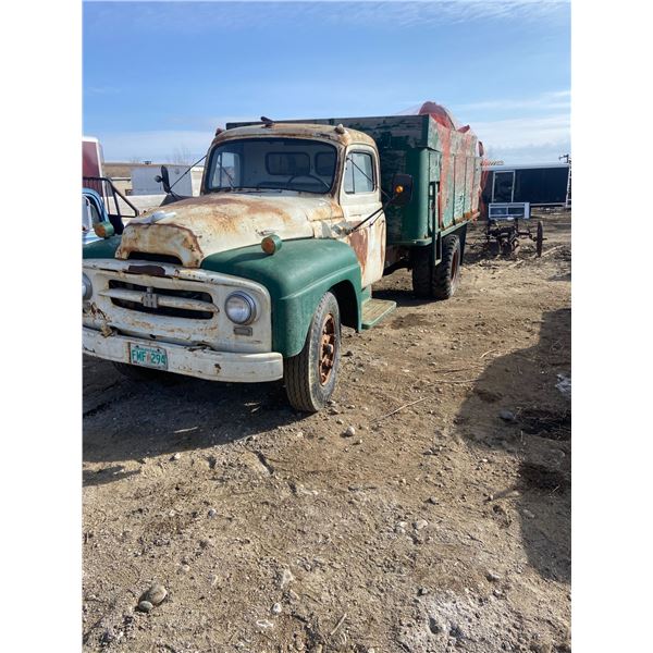 1956 International R180 C/W Box & Hoist