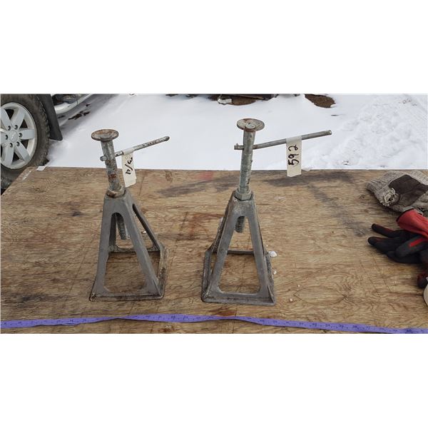 2 Light Duty Jack Stands