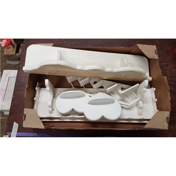 4 Decorative Shelves