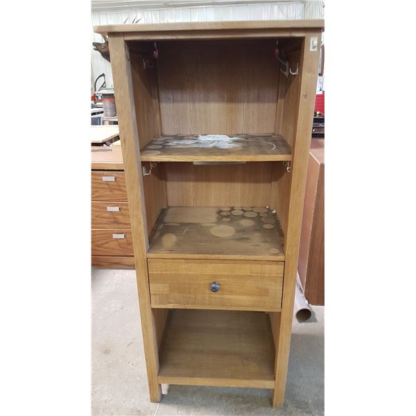 Shelf 22" X 18" X 52"